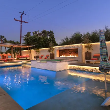 Luxury Desert Oasis